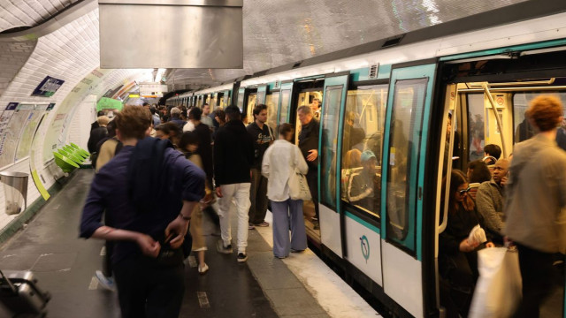 Paris fête le Nouvel An : métro et RER gratuits toute la nuit !