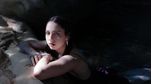 Interview : Alice Recher : “Je veux simplement créer”, le combat quotidien d’une artiste indépendante qui n’a pas de maison de disques
