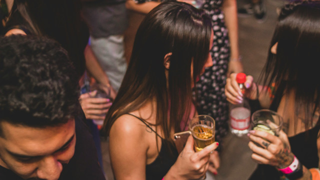 Nouvel An écolo : brillez sans culpabilité en recyclant vos tenues