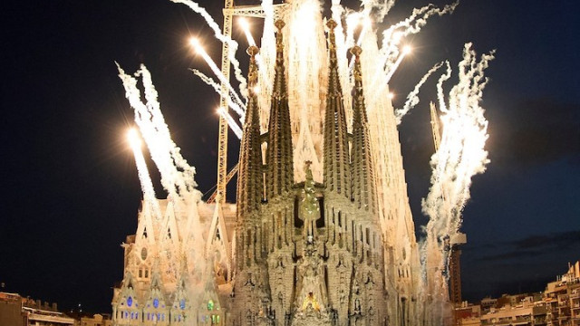 Après 144 ans de travaux, la plus haute tour de la Sagrada Familia est inaugurée !