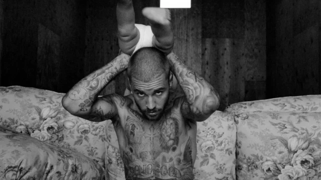 Justin Bieber se met à nu dans “Swag”, son album le plus personnel