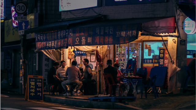 Les "supérettes du coeur" à Séoul luttent contre l’isolement et la solitude