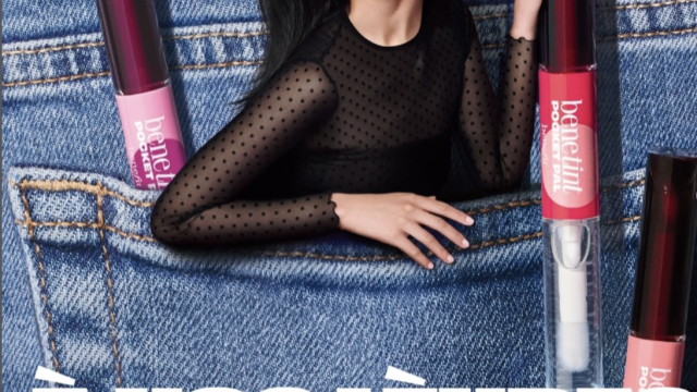 Benefit signe le makeup de l'été avec des lèvres glossy, des cils XXL et des couleurs audacieuses
