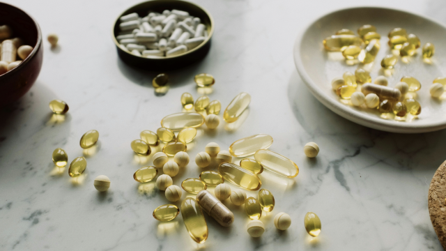 Gélules, gummies, poudres : que contiennent réellement vos compléments alimentaires ?