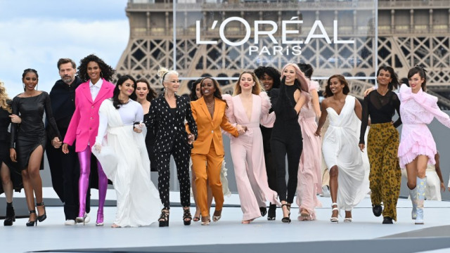 Le défilé L’Oréal Paris revient à Paris pour un show exceptionnel au pied de la tour Eiffel