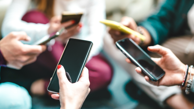 No Phone Party : découvrez ce challenge des soirées 100% déconnectées