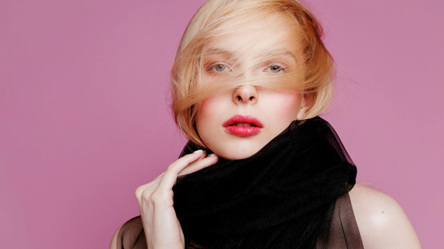 Scarf Hack : l’astuce stylée pour porter votre écharpe comme une pro