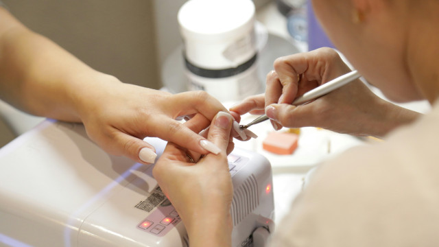 Manucure russe : le secret des ongles parfaits pour l’été enfin révélé