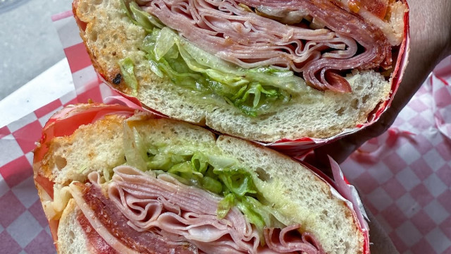 Sandwich gourmet : le jambon-beurre fait son grand retour et se réinvente