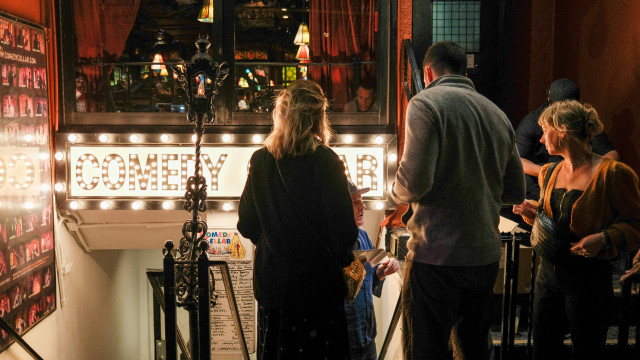 Les meilleurs comedy clubs de Paris pour des soirées 100% fou rire