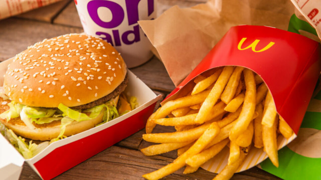 Burger crevettes, frites façon poutine… McDonald’s sort ses recettes les plus folles de l’été