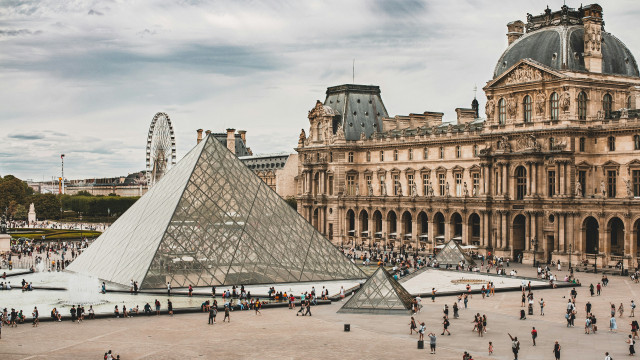 Louvre : les tarifs explosent dès janvier 2026 !