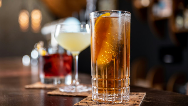Le cocktail chaud qui va réchauffer vos soirées d’hiver : le Kentucky Cooler !