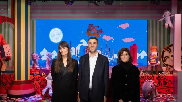 Inauguration féérique aux Galeries Lafayette : Clara Luciani met le feu aux illuminations de Noël
