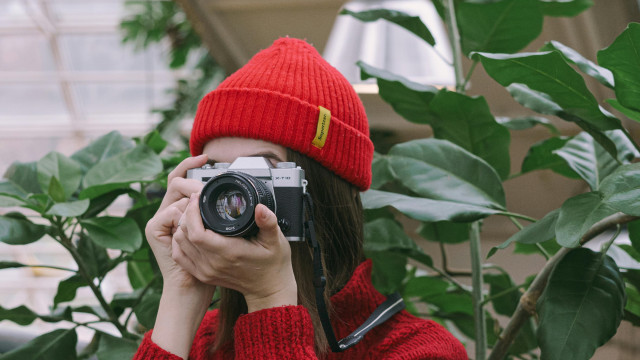 Moins de filtres, plus de réel : pourquoi l’appareil photo fait son grand retour ?