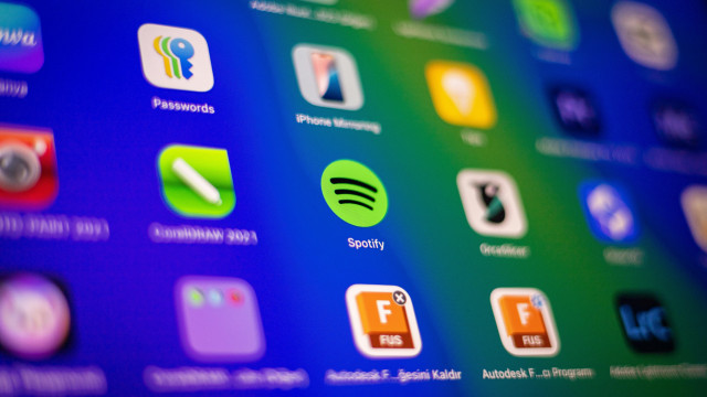 Spotify s’attaque aux projets 100% IA avec ce nouveau badge !