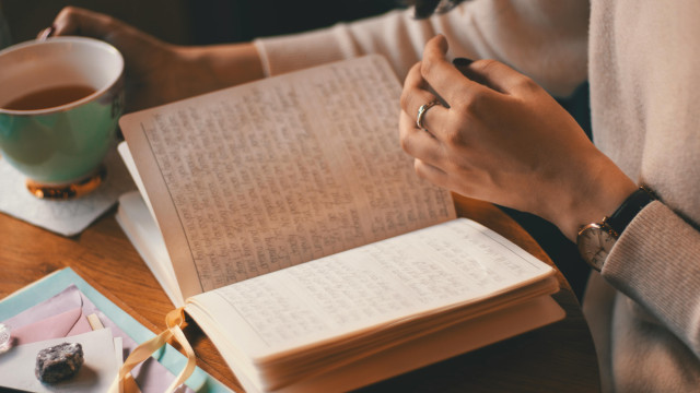 Junk journaling : le passe-temps créatif qui rend accro et apaise l’esprit