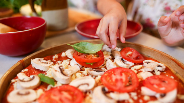 Tu ne peux plus t’arrêter de scroller des vidéos food ? Voici pourquoi !