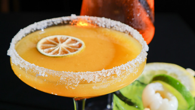 Exit le Spritz : voici le cocktail qui fait sensation sur toutes les terrasses