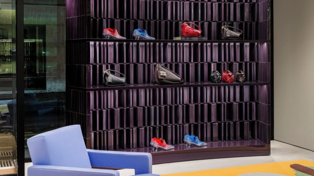 Quand la mode et l’art se rencontrent dans la nouvelle boutique Casa LOEWE à Paris