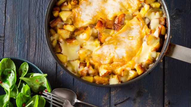 Découvrez la Péla savoyarde : l’ancêtre express de la tartiflette qui fond en bouche