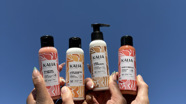Cheveux bouclés, frisés, crépus : Kalia Nature lance les rituels de voyage qui simplifient l’été