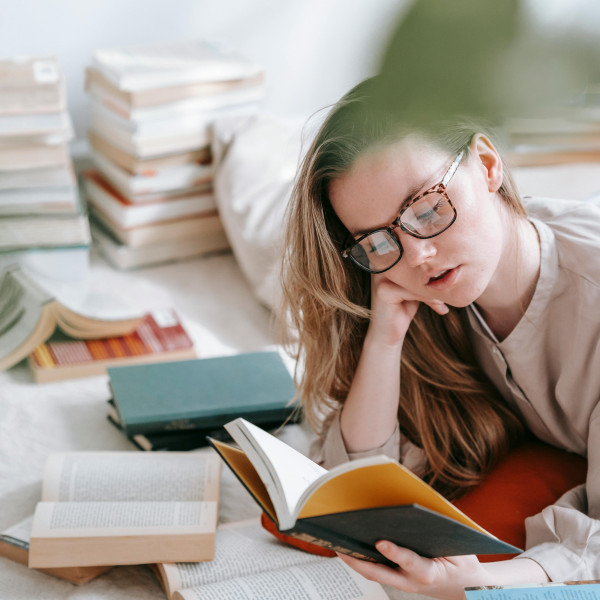 508 livres à l’horizon : la rentrée littéraire 2026 s’annonce XXL avec Tom Hanks et Keanu Reeves au programme