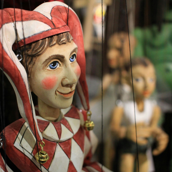 Le festival qui fait bouger les fils : découvrez le Festival Mondial des Marionnettes !
