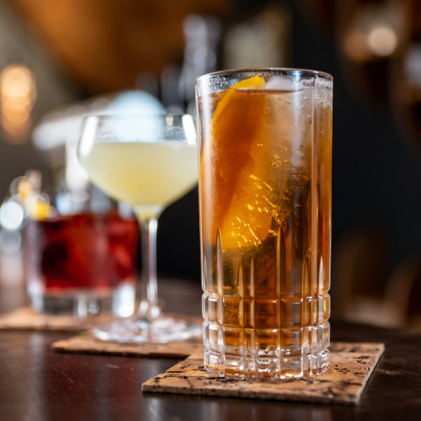 Le cocktail chaud qui va réchauffer vos soirées d’hiver : le Kentucky Cooler !