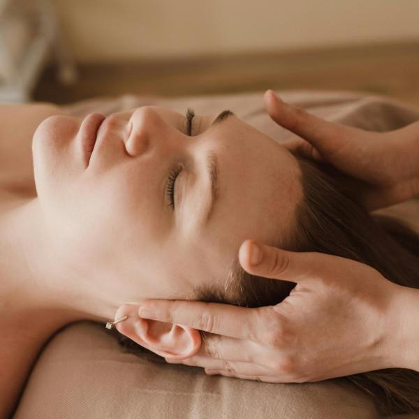 Découvrez ce geste anti-stress que tout le monde teste sur les réseaux sociaux