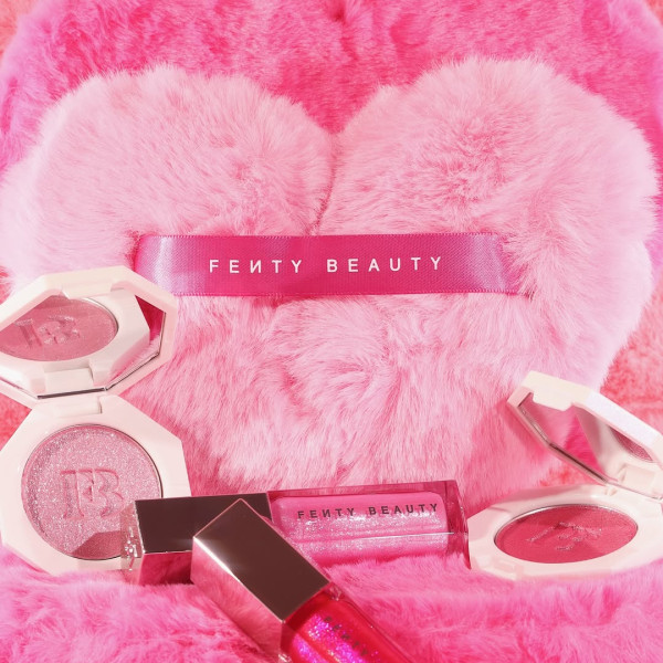 Fenty Beauty signe une collection tout en rose qui fait déjà craquer