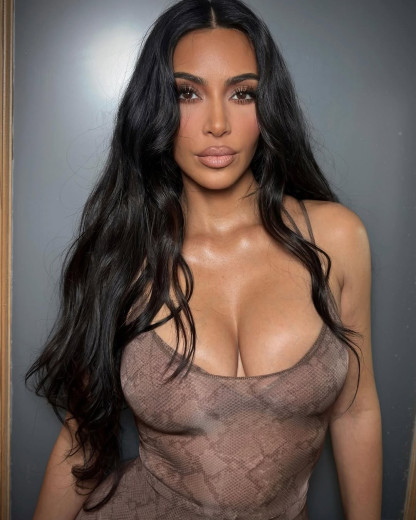 Kim Kardashian vend des strings en faux poils pubiens et tout est sold out !