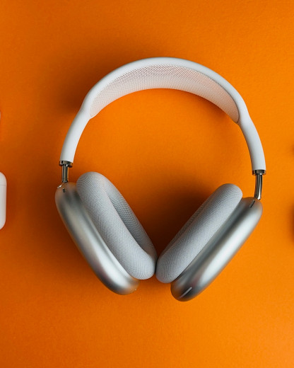 Fini les barrières linguistiques : la traduction live sur AirPods arrive en Europe