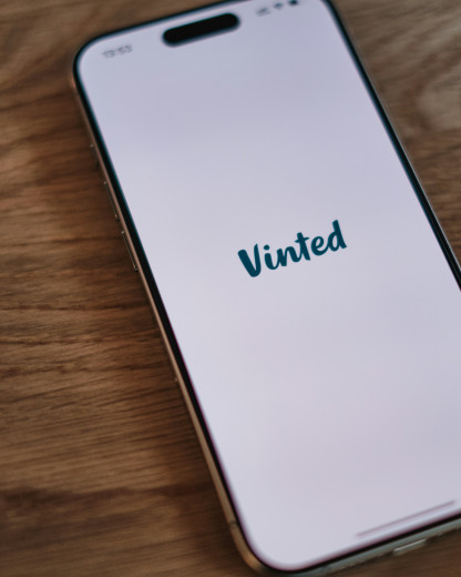 Vinted vs Whatnot : la bataille des plateformes qui transforme notre façon d’acheter