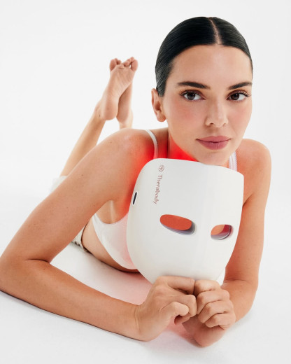 Kendall Jenner devient l’égérie du masque LED qui promet une peau parfaite