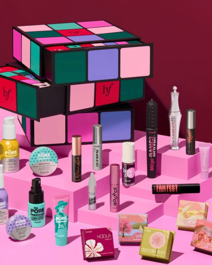 Le Glam’Cub de Benefit : le calendrier de l’Avent qui va faire briller votre Noël !