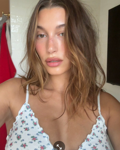 Mango mise sur Hailey Bieber comme nouvelle égérie et crée le buzz !