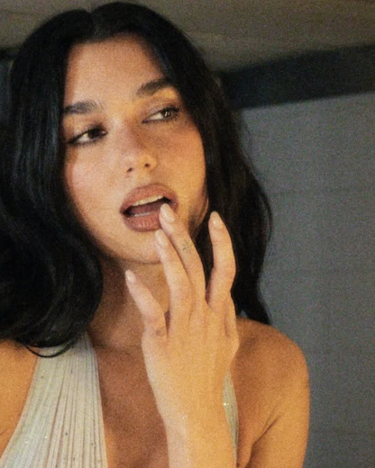 Ce détail inattendu que Dua Lipa glisse dans chaque show fait fondre ses fans !
