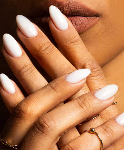 Coconut nails : la tendance manucure qui va sublimer vos mains cet été !