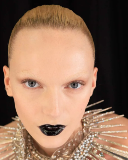 Le rouge à lèvres noir fait son grand retour grâce à Schiaparelli !