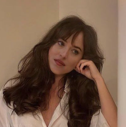 Cet été, adoptez la Broken Fringe, la frange décontractée ultra stylée qui fait fureur !