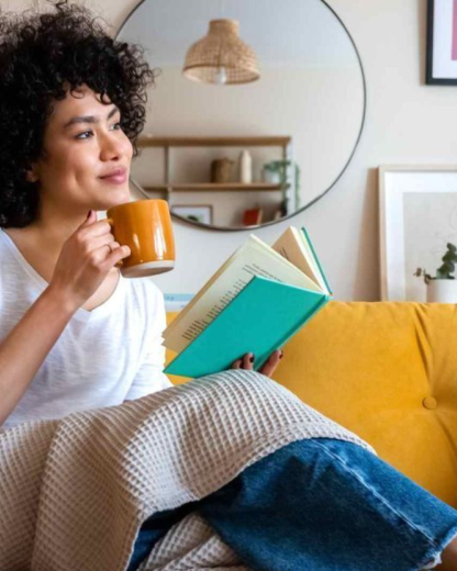 Oubliez le Fomo : le Jomo est la tendance feel good pour enfin lâcher prise