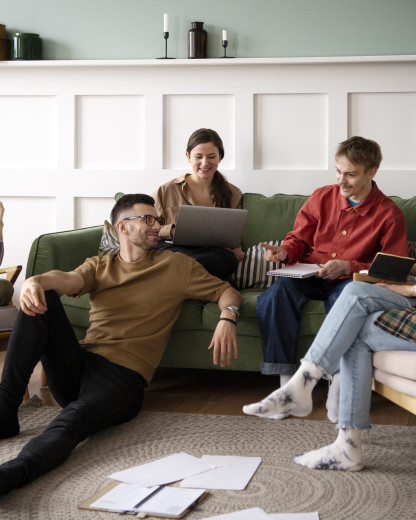 Colocs solidaires : comment ces colocations improbables transforment des vies