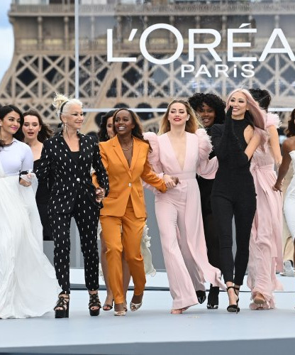 Le défilé L’Oréal Paris revient à Paris pour un show exceptionnel au pied de la tour Eiffel