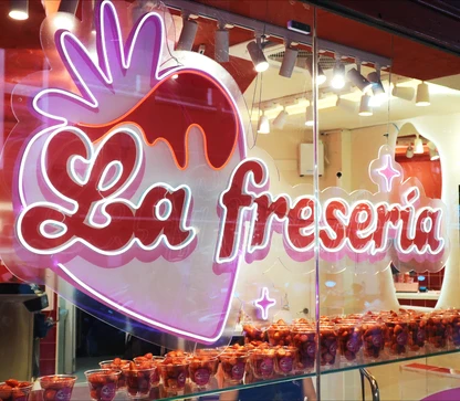 Le premier bar à fraises de Paris ouvre enfin et c’est à croquer !