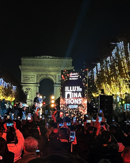 Illumination des Champs-Élysées : la capitale s’embrase pour Noël