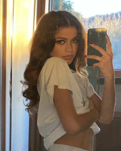 Minimaliste et glam : la coupe bixie de Zendaya affole déjà les fans
