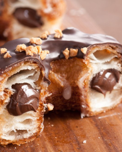 Ce cronut au chocolat est la pâtisserie la plus folle du mois et vous allez craquer !
