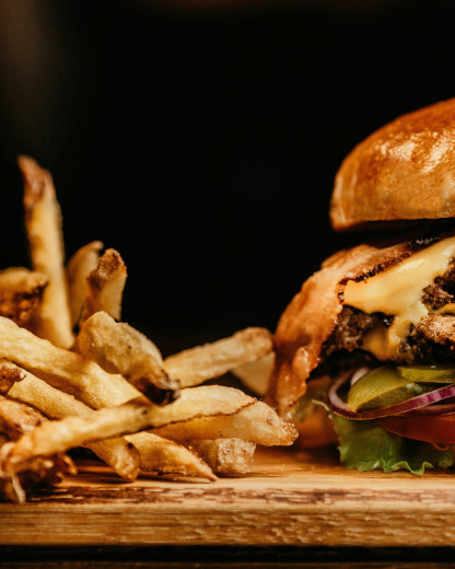 Explosion des fast-foods : à quel prix pour votre santé ?