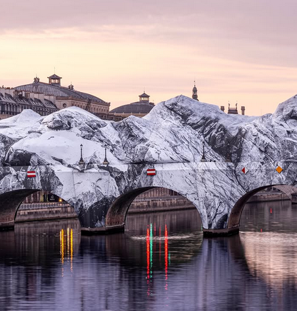 JR transforme le Pont Neuf en caverne géante : l'événement artistique de l'été à Paris